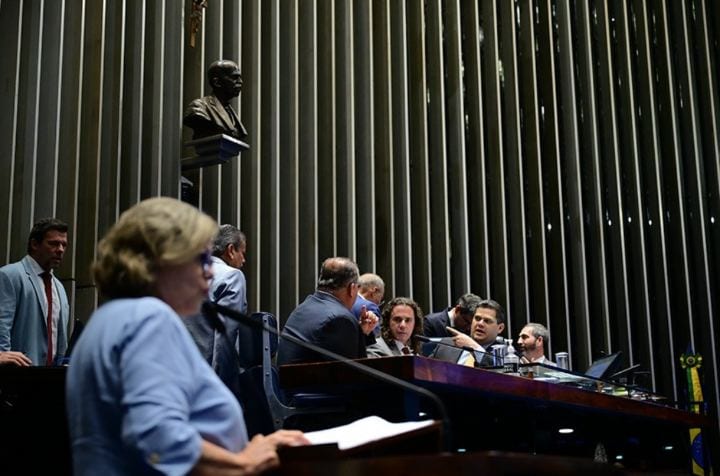 SENADO APROVA PACOTE DE MEDIDAS FINANCEIRAS PARA AGRICULTURA, TRANSPORTE E AVIAÇÃO