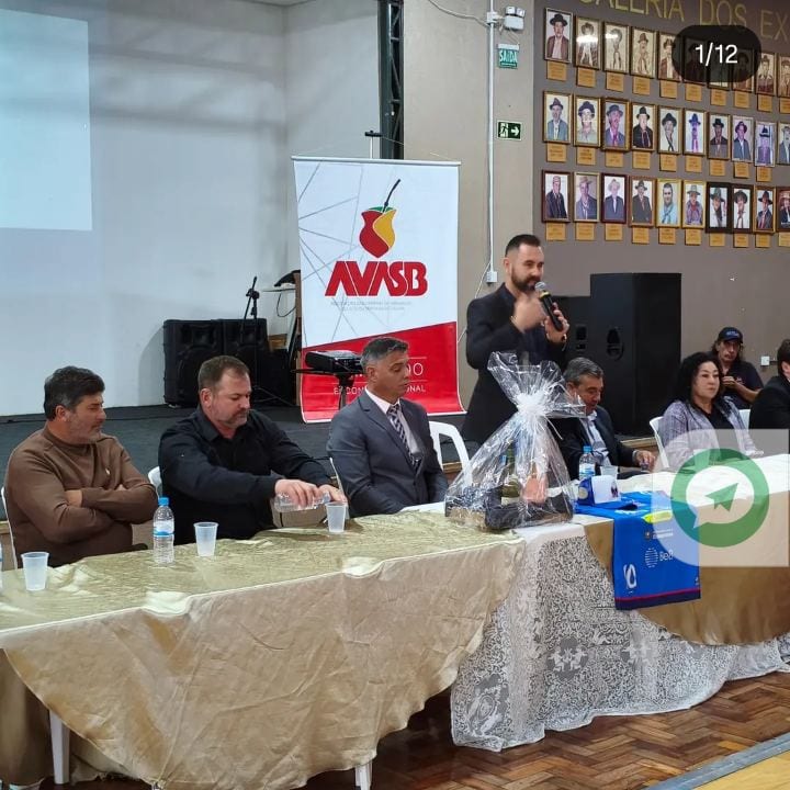 ### Encontro inédito da AVASBI em Espumoso reúne vereadores e presta homenagem a ex-parlamentares falecidos
