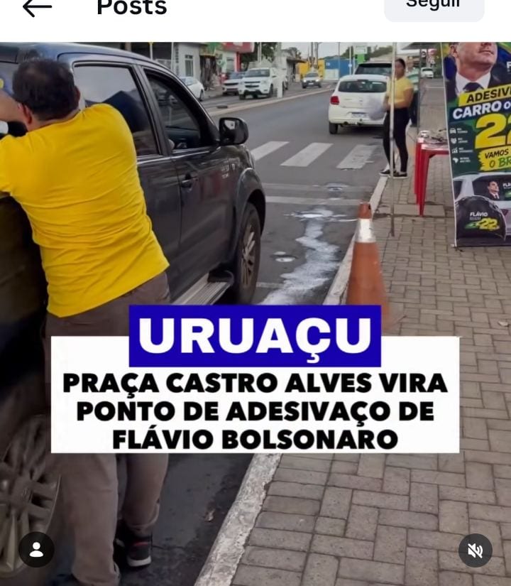Apoiadores de Flávio Bolsonaro fazem adesivaço em Uruaçu