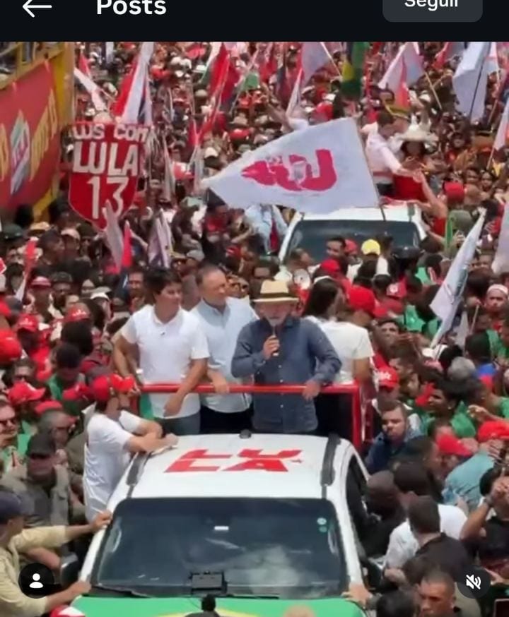 Lula caminhou pelo Centro de São Luís com aliados nesta terça (20/10)