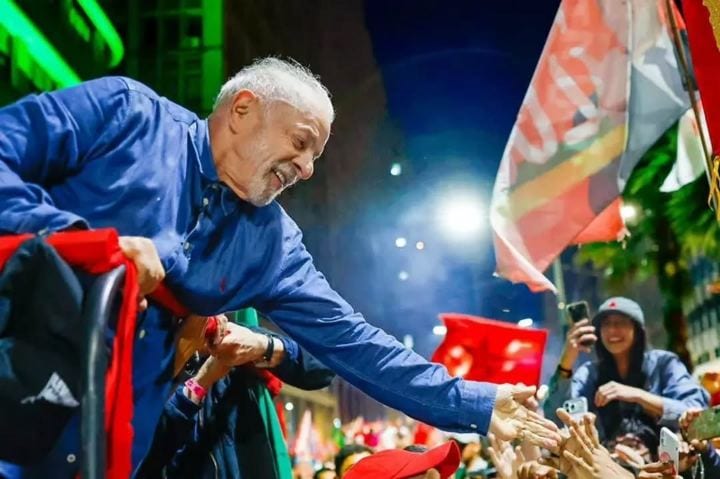 Lula conquista virada inédita em disputa presidencial e se reelege para 4º mandato