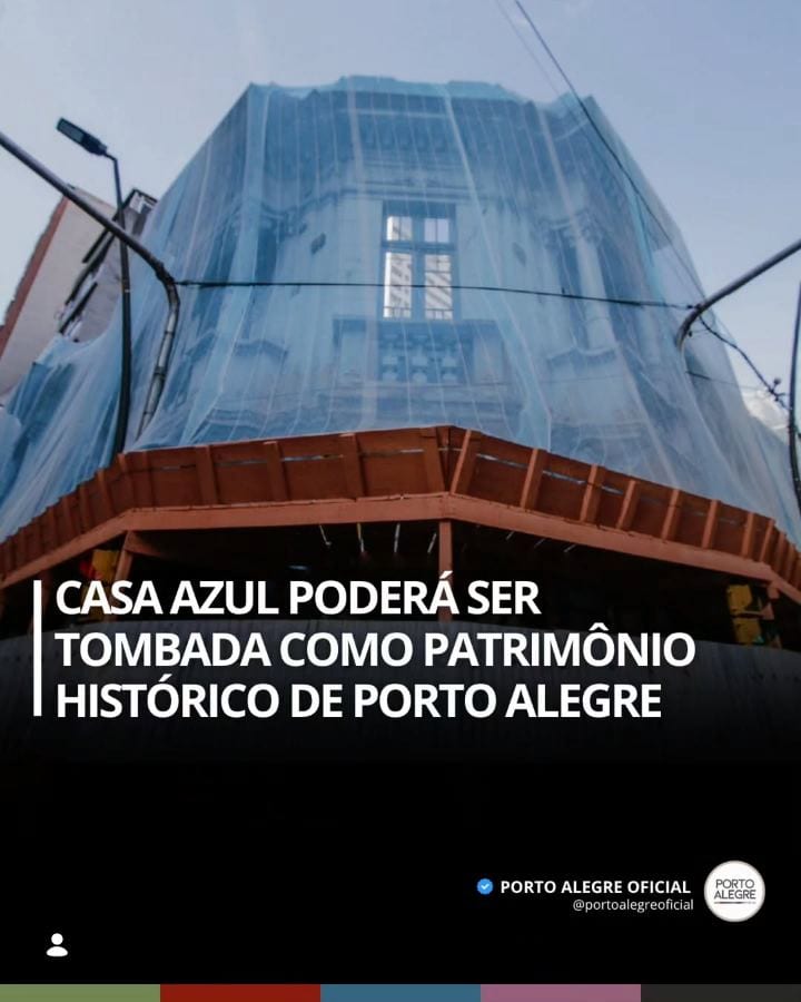 A Casa Azul, tradicional casarão localizado na esquina das ruas Marechal Floriano Peixoto e Riachuelo, no Centro Históri