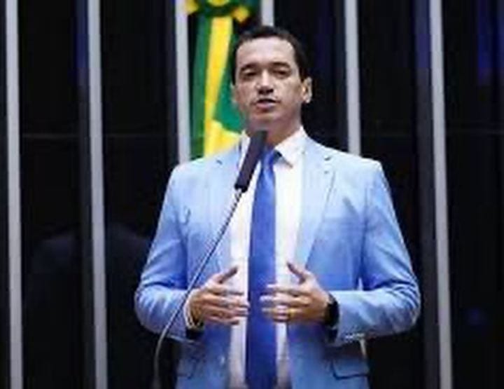 O senador eleito deputado Alexandre Guimarães , tem praticamente acertado com senador a Irajá Abreu herdar seu gabinete
