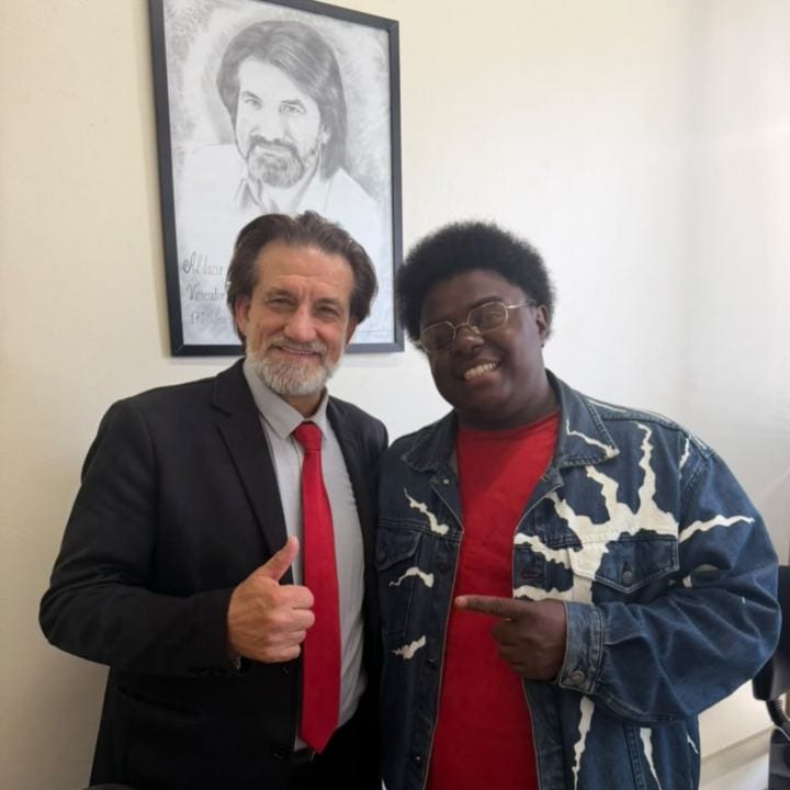 Hoje recebi no gabinete @afronario, liderança comunitária e cria do Morro da Cruz, jovem que também se destaca na produç