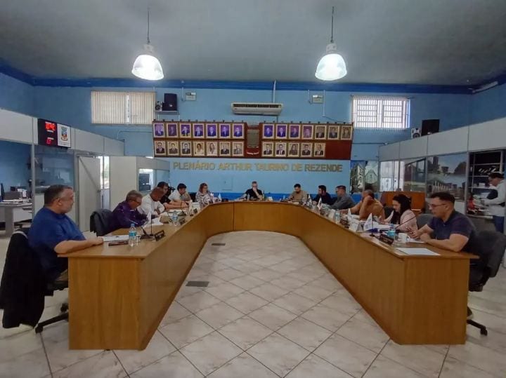 VEREADORES ENCAMINHAM REQUERIMENTO PEDINDO ABERTURA DE CPI