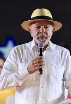 PT chama militância e corre atrás de votos para tentar virar o jogo no RS