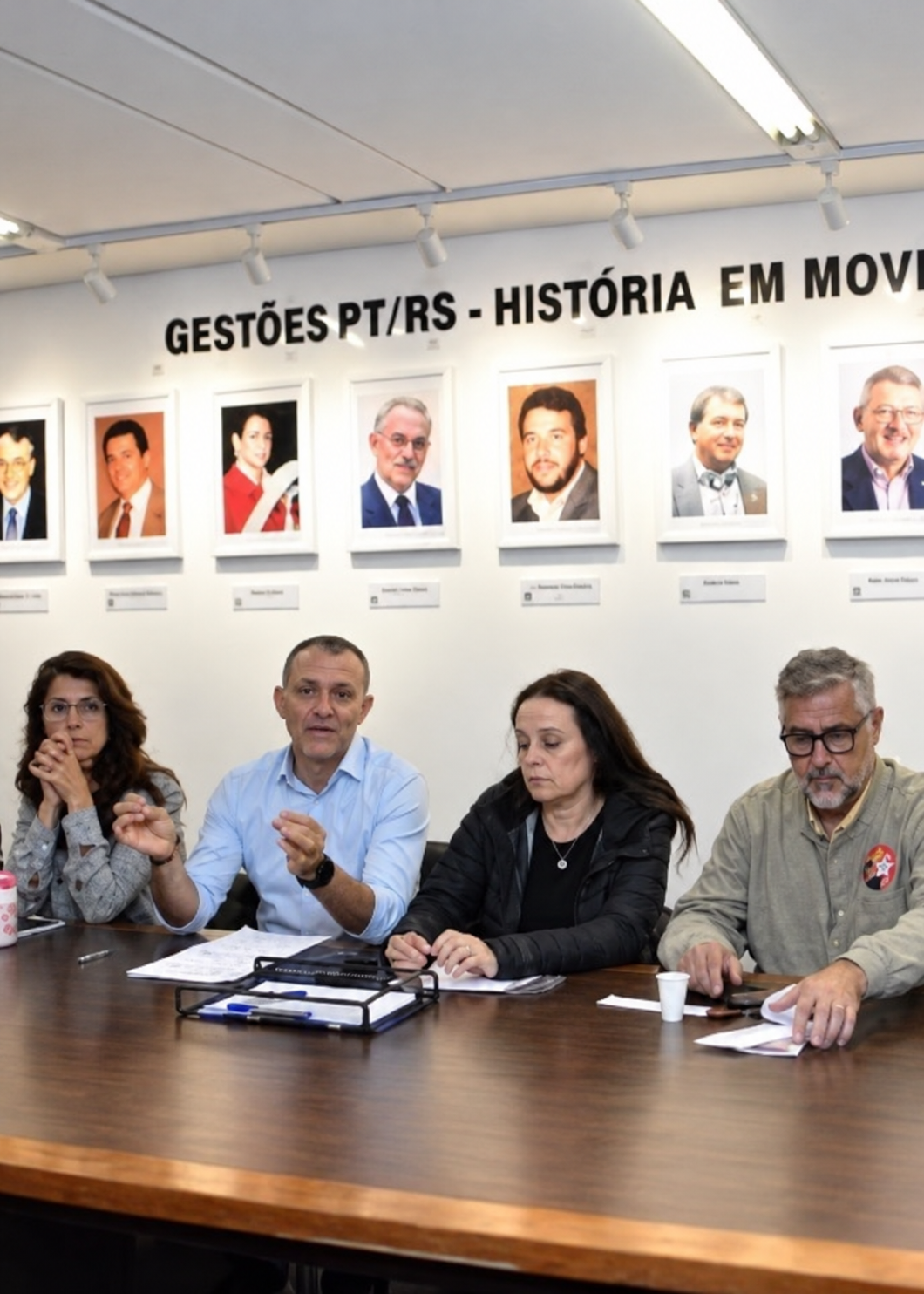 Derrotados se reúnem para ensinar o caminho da vitória