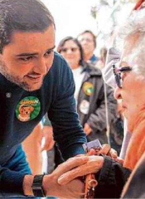 Gabriel aposta no corpo a corpo em Porto Alegre