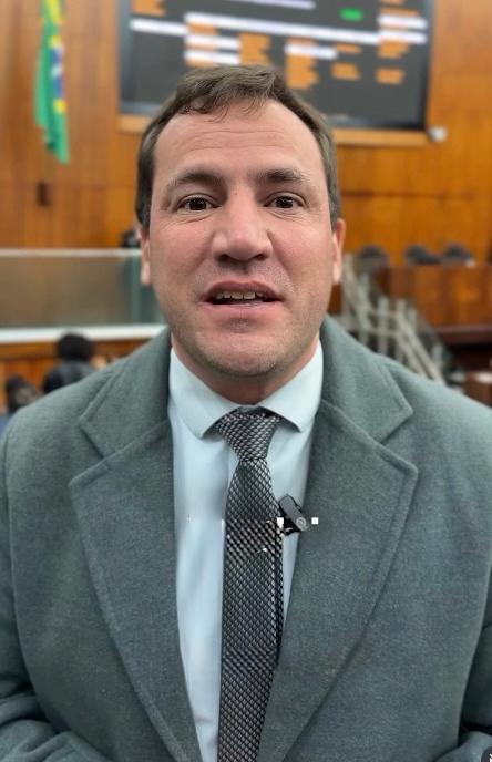 Assembleia derruba veto de Leite e extingue taxa de licenciamento no RS
