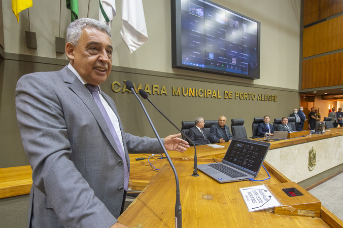Base de Melo barra fim das emendas impositivas nas comissões, mas projeto segue para o plenário