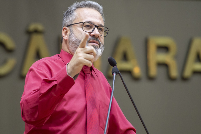 Em meio ao período eleitoral, Câmara de Porto Alegre começa a debater programa “Escola Livre do Fascismo”, de Robaina