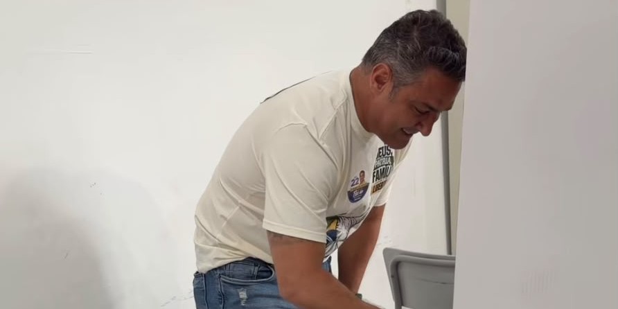 Governador eleito, Luciano Zucco, vota e declara confiança na vitória de Flávio Bolsonaro