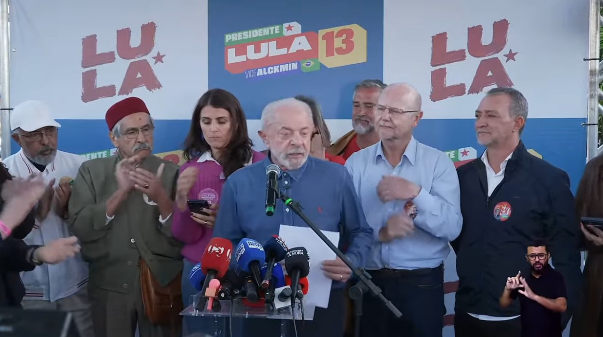 Lula lamenta avanço da direita no RS durante ato em Porto Alegre