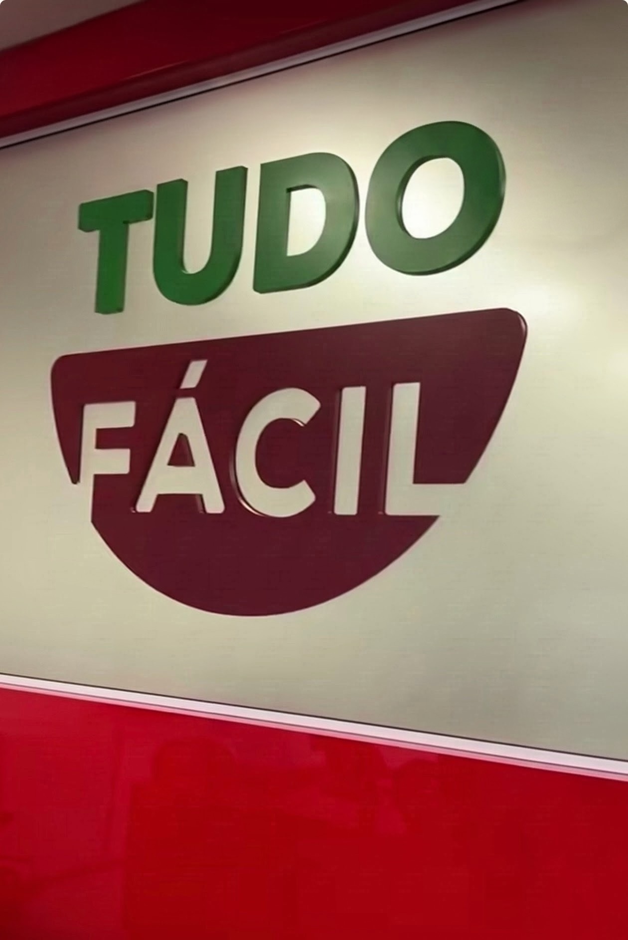 Vermelho do Tudo Fácil provoca troca de recados entre Finck e Leite