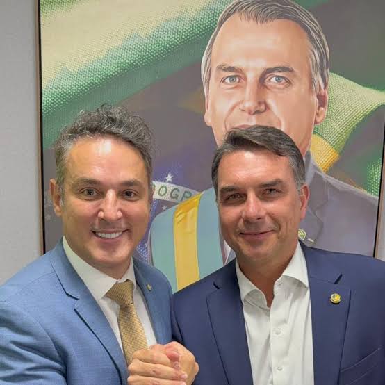 Zucco participa da preparação de Flávio Bolsonaro para o debate da Globo