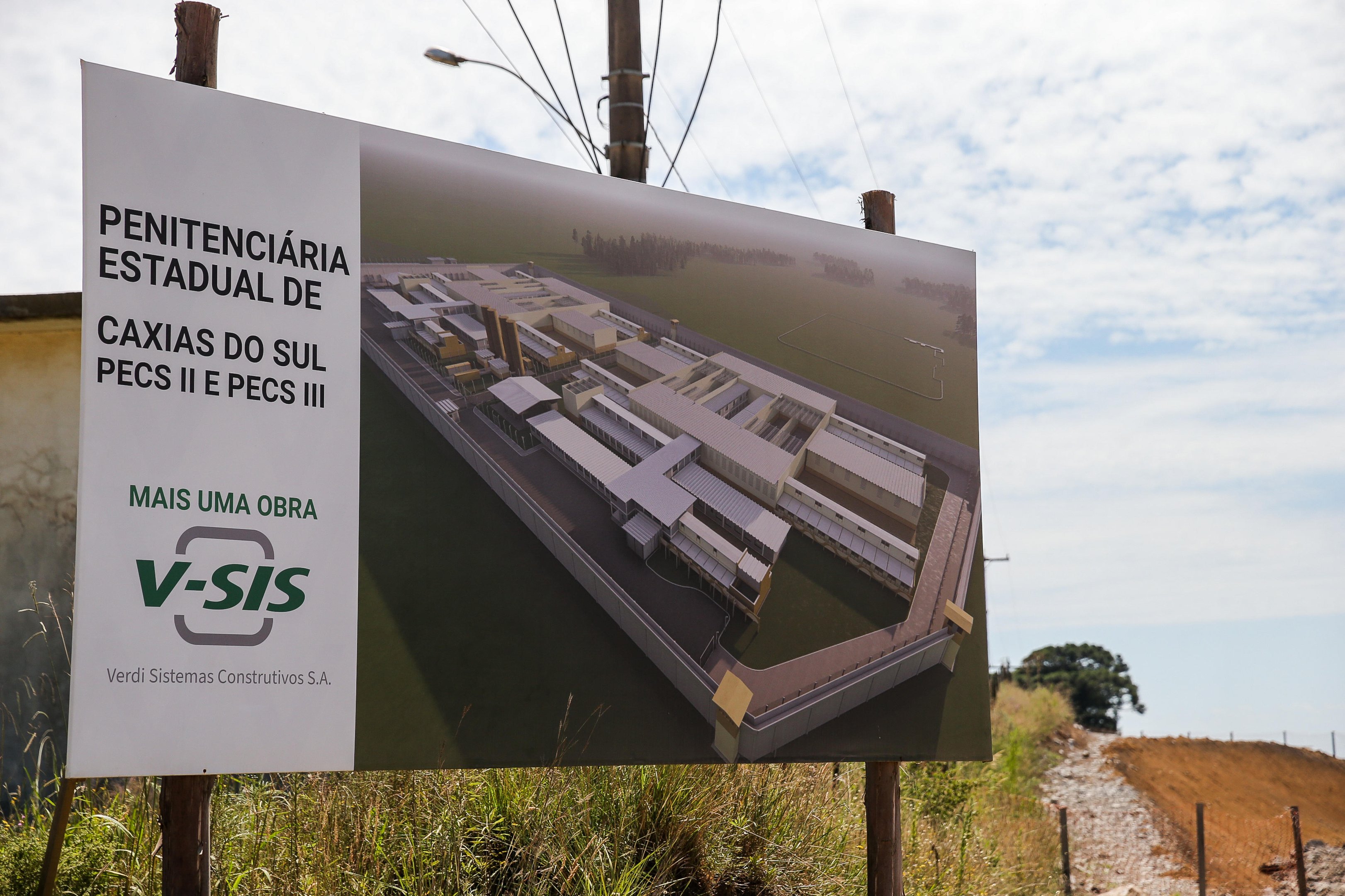 Leite assina decreto que formaliza nova penitenciária de Caxias do Sul
