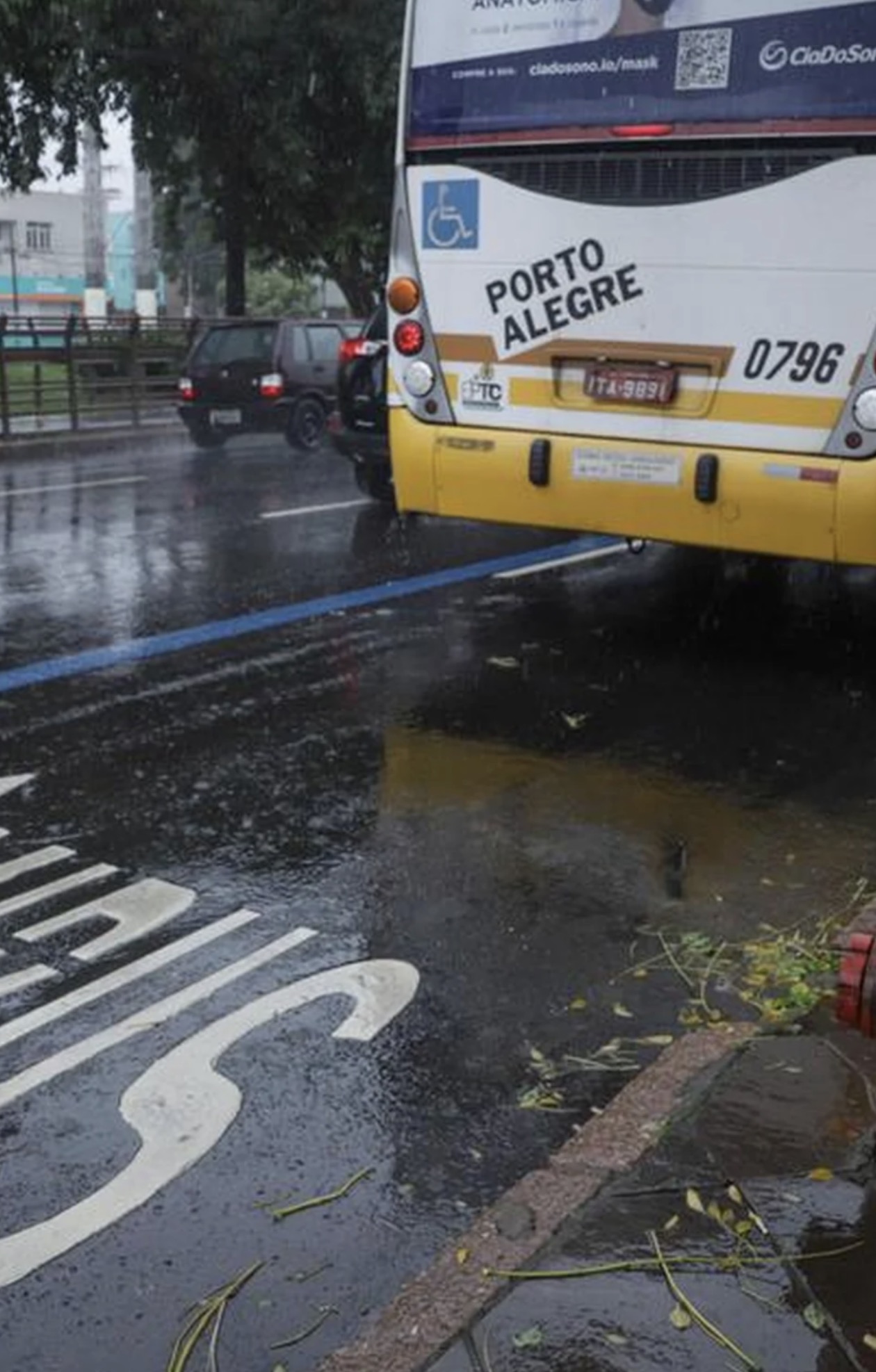 Mais faixas exclusivas apertam o trânsito na Capital