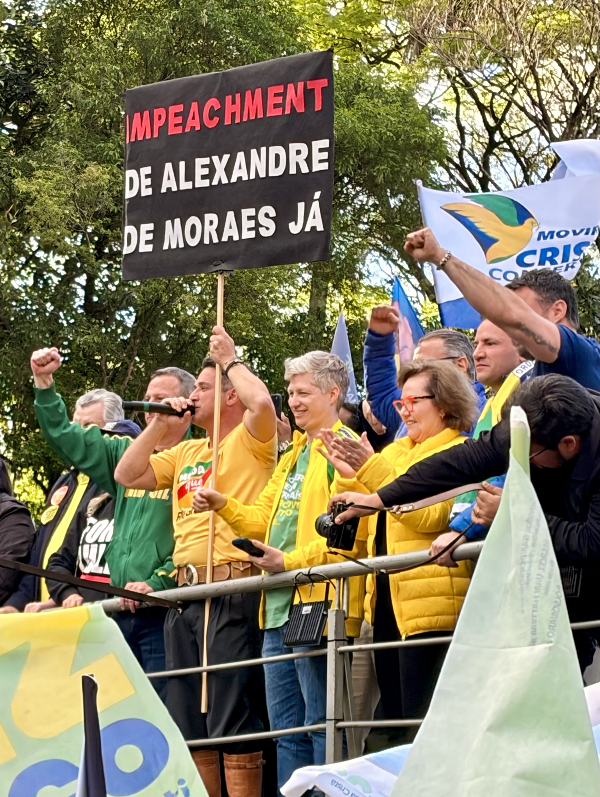 Zucco lidera multidão no Parcão no 7 de Setembro