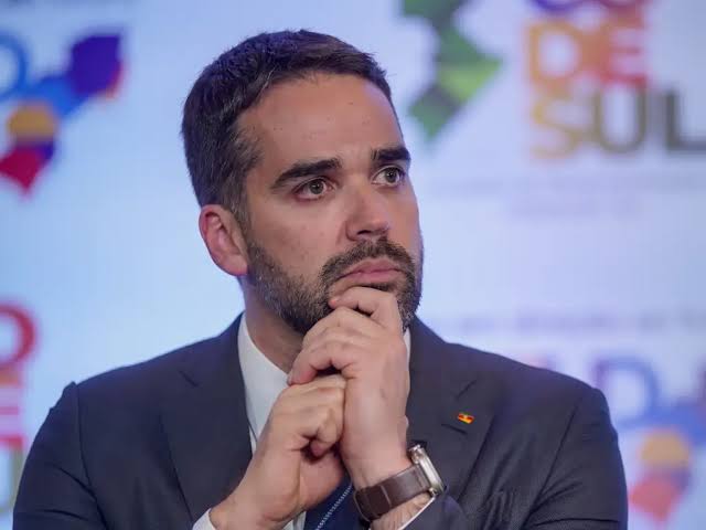 Em Pelotas, Eduardo Leite vota e declara ter escolhido o candidato que considera um mal menor